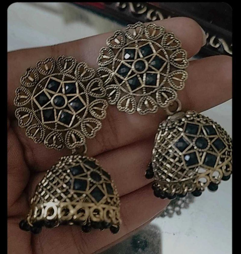 black and golden jhumka
