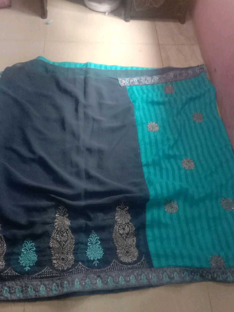 gray ad navy blue Embellished Saree