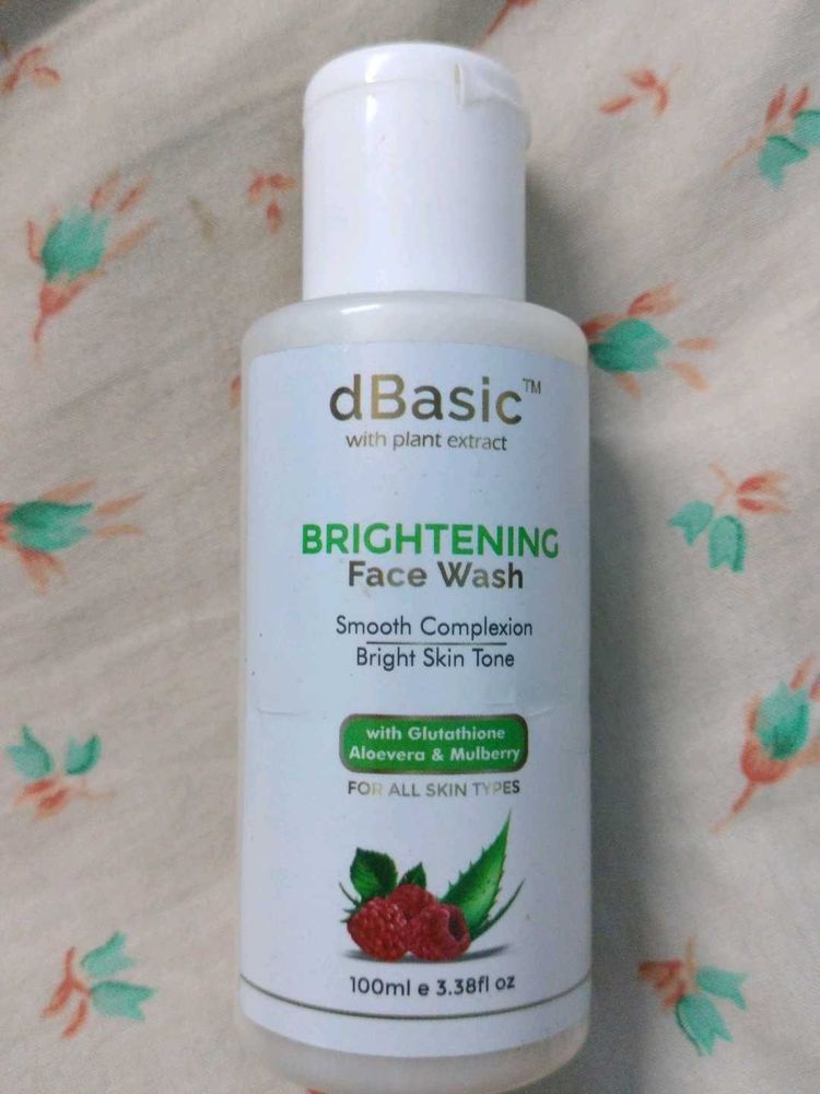 dBasic Brightening Face Wash