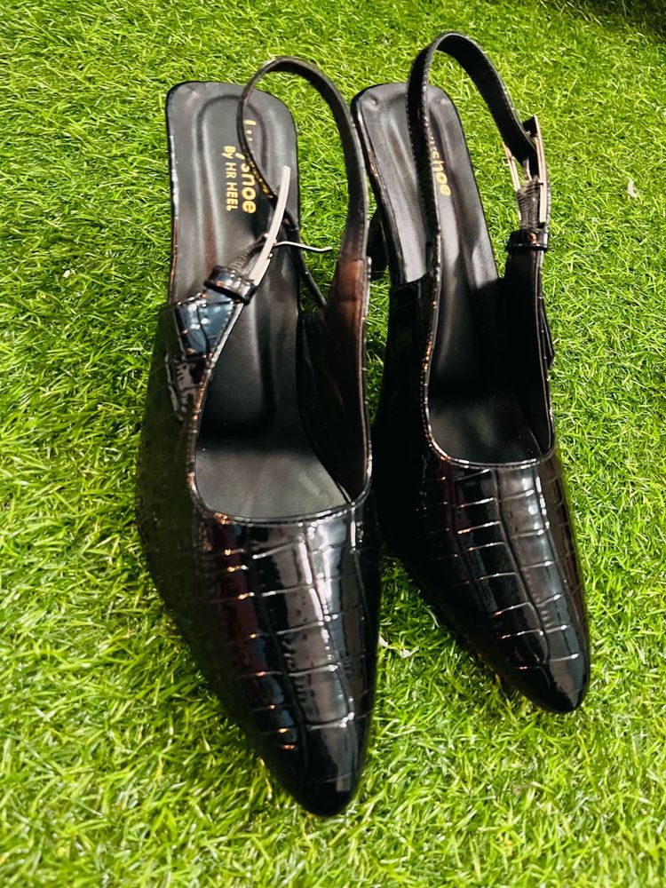 Chic Black Slingback Heels
