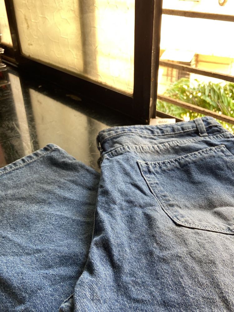 everyday dark blue denim with straight fit
