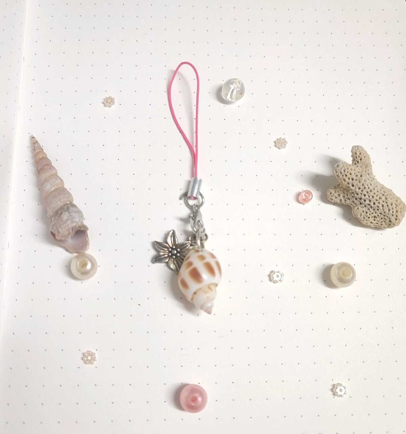 Seashell Phone Charm 𓆉