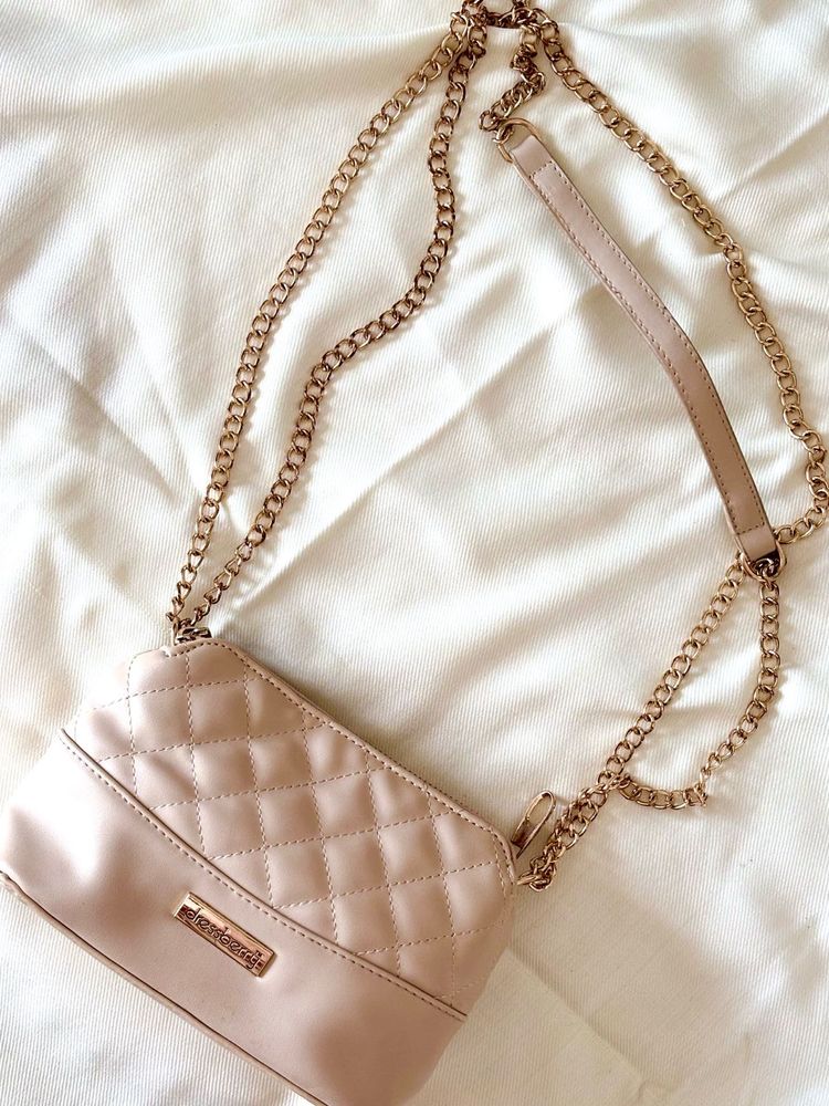 Nude Dressberry Crossbody Bag with gold chain deta