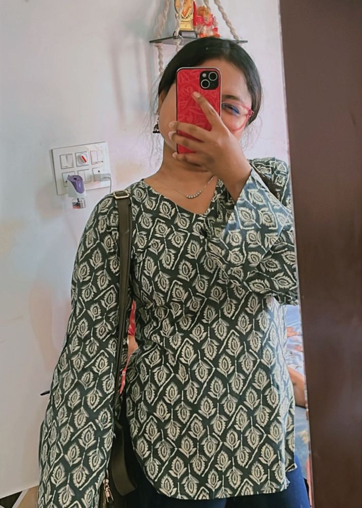 Beautiful Women Full Sleeves Short Kurti