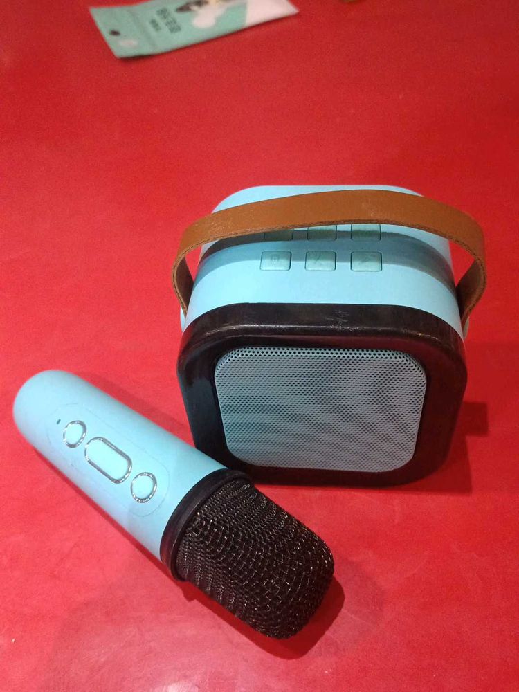 Karaoke Speaker &amp; Microphone Set