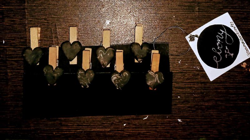 Black Heart Wooden Clips + 4 Polaroids