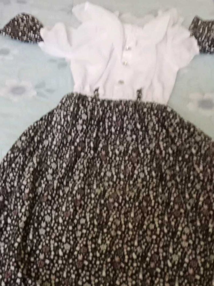 Girl&#39;s Dress Outfit
