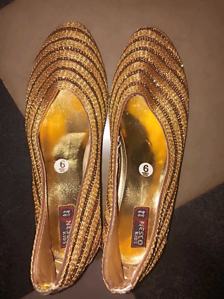 Golden heavy stone work