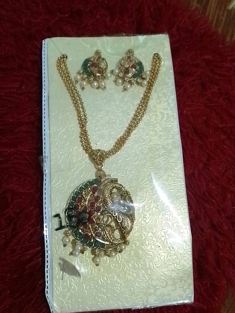 Elegant Chain And Earrings Set