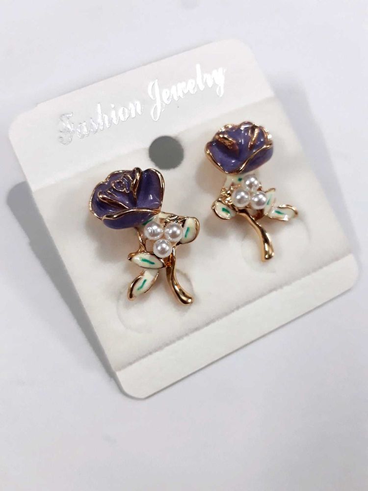 Floral Stud Earrings- BRAND NEW 🌟
