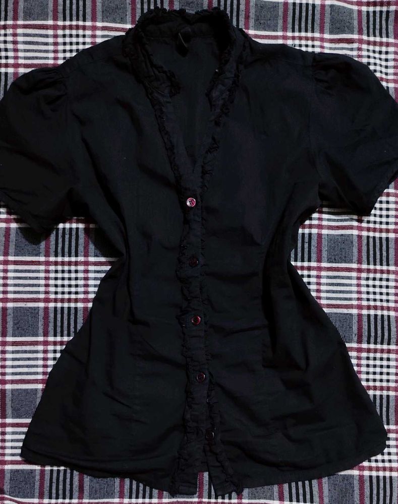 Midnight Ruffle Charm – Black Fitted Shirt