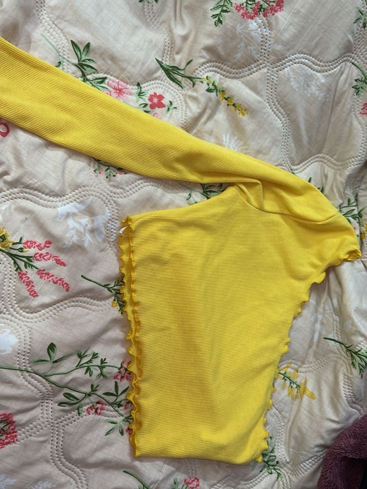 Yellow Ribbed Lettuce Edge Top