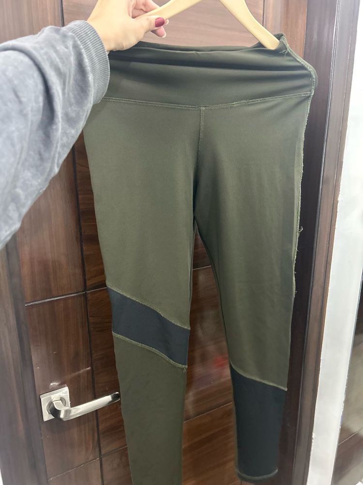 Rock Paper Scissors Workout leggings