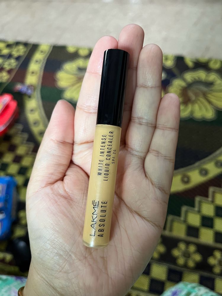 Lakme Absolute Concealer Shade Golden Medium