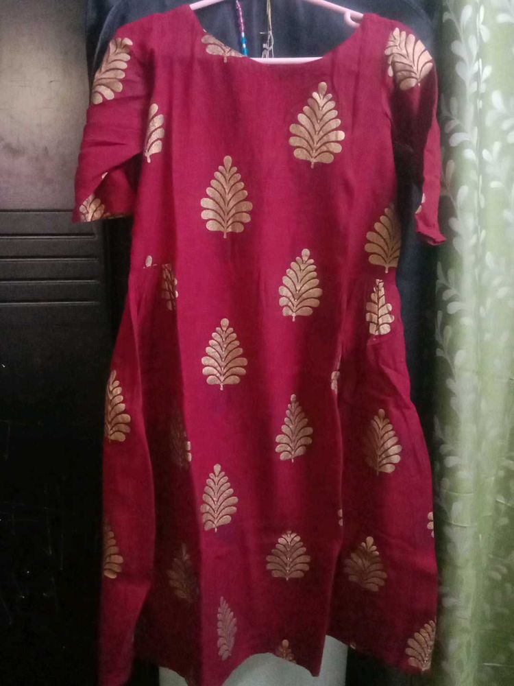 Maroon &amp; Gold Leaf Print Kurti