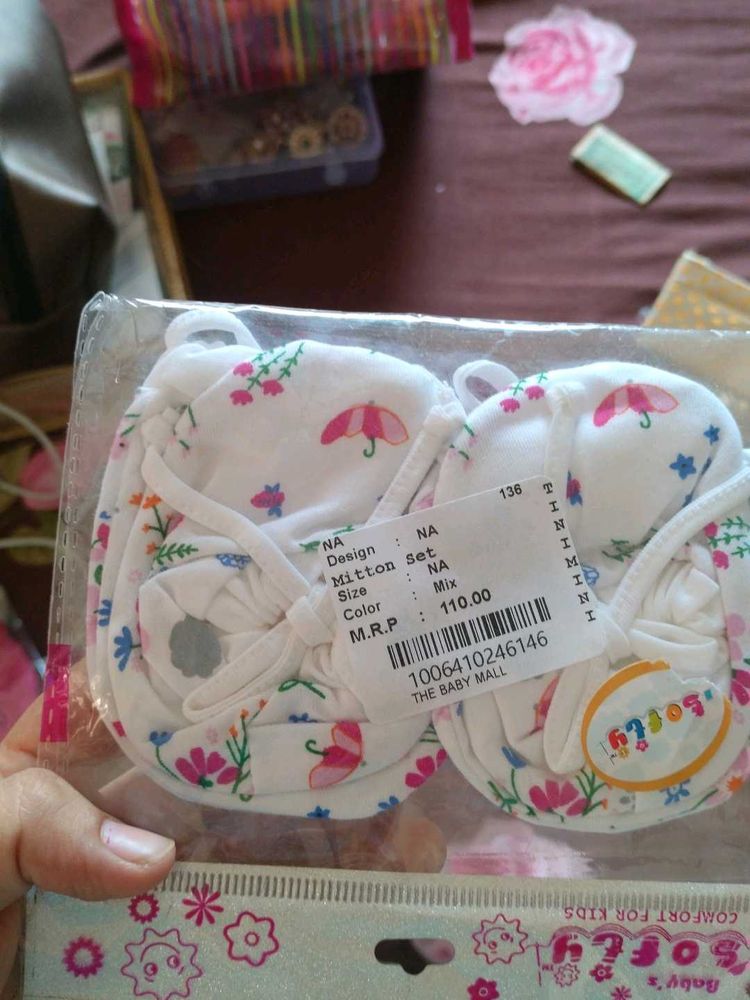 Baby Mitton And Socks Set Of 3