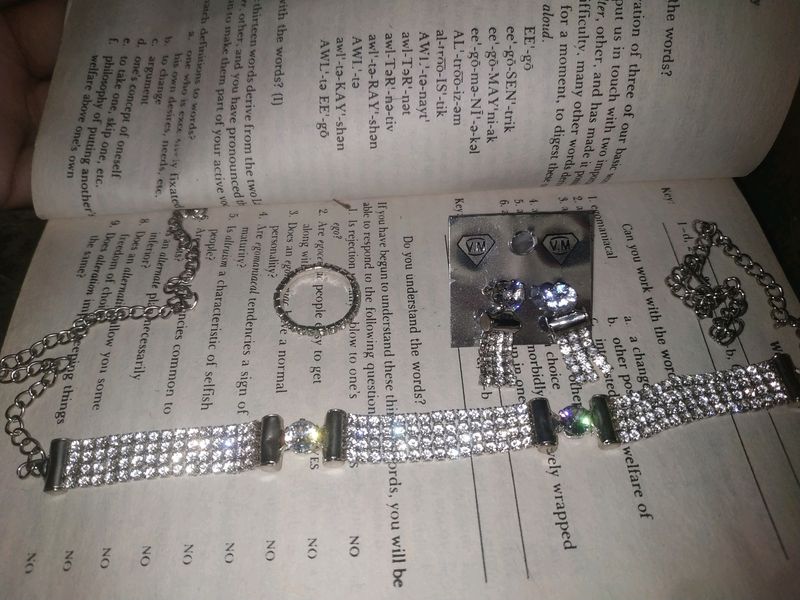 Choker with small Earrings and a Ring