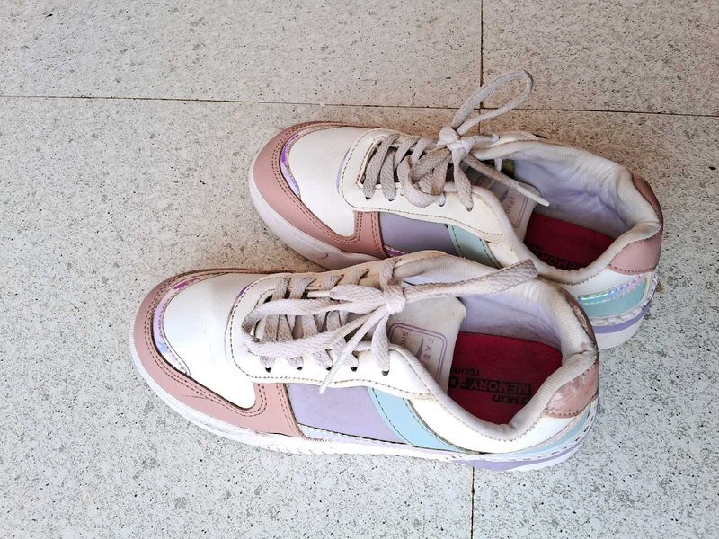 Stylish Women&#39;s Sneakers