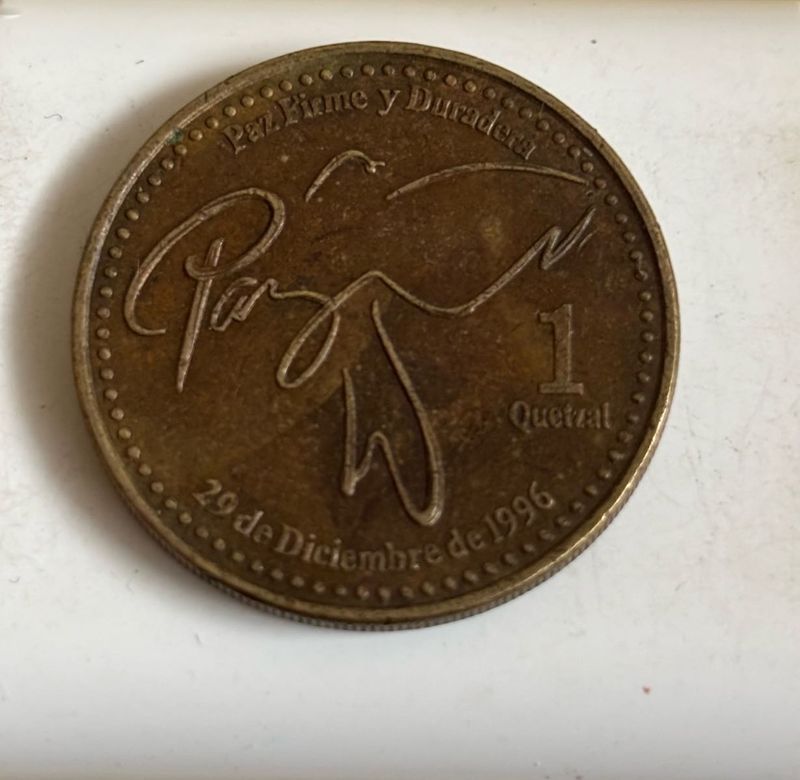 Guatemalan 1 Quetzal Coin - 1996