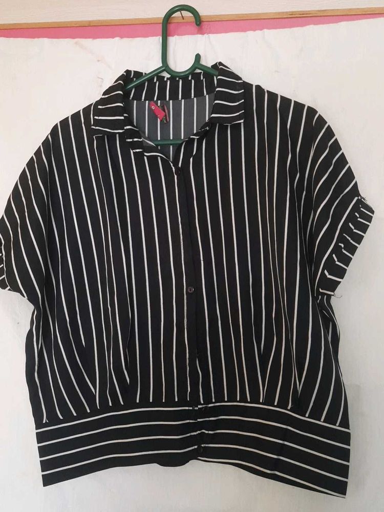Formal And Stylish Button Crop Top