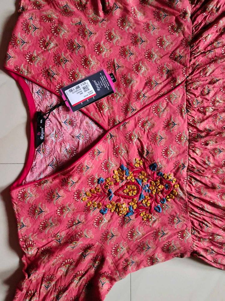 Floral Embroidered Pink Top🎊 Sale🥳🎉