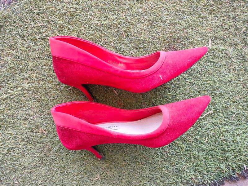 Red Pointed Heels(just need to washed it)