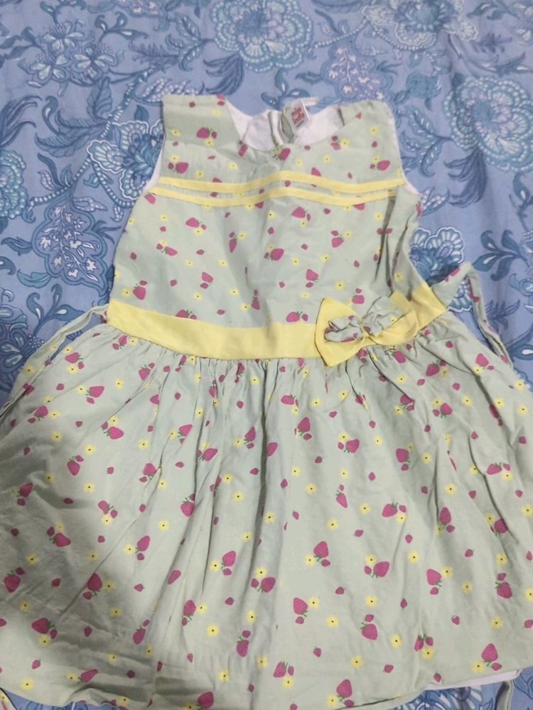 Moving Abroad. Kida Frock