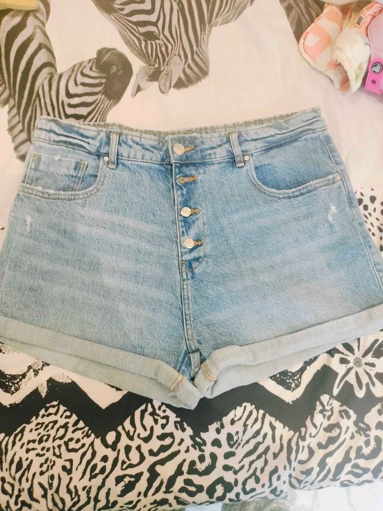 Zara Denim Buttoned Shorts Fixed Price