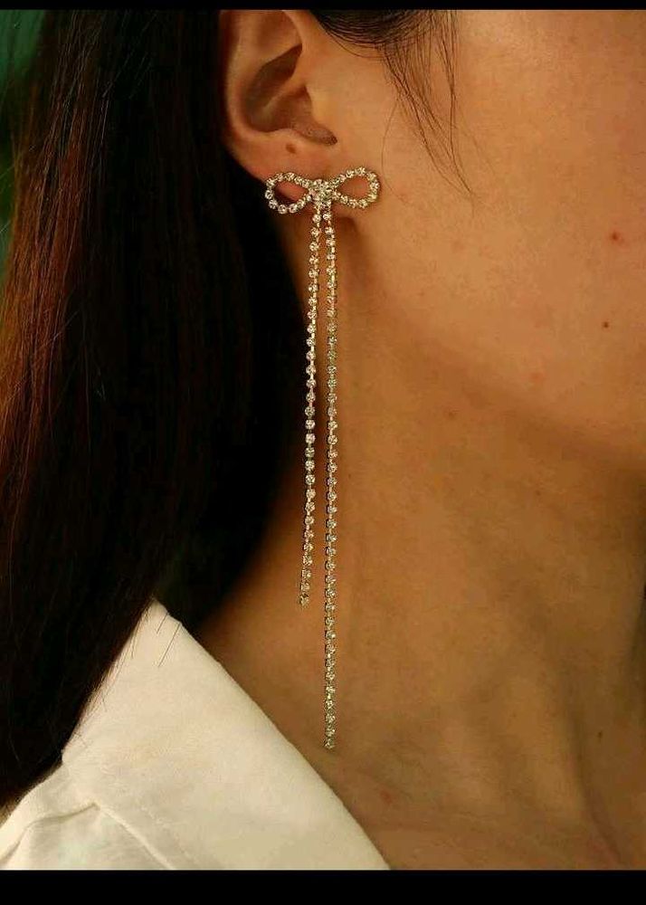 ✨ “Pearl Bow Glam Earrings”