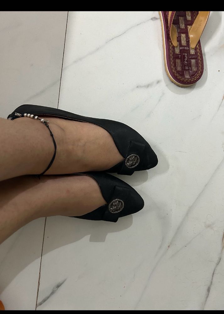 Black Pointed Toe Flats ✨