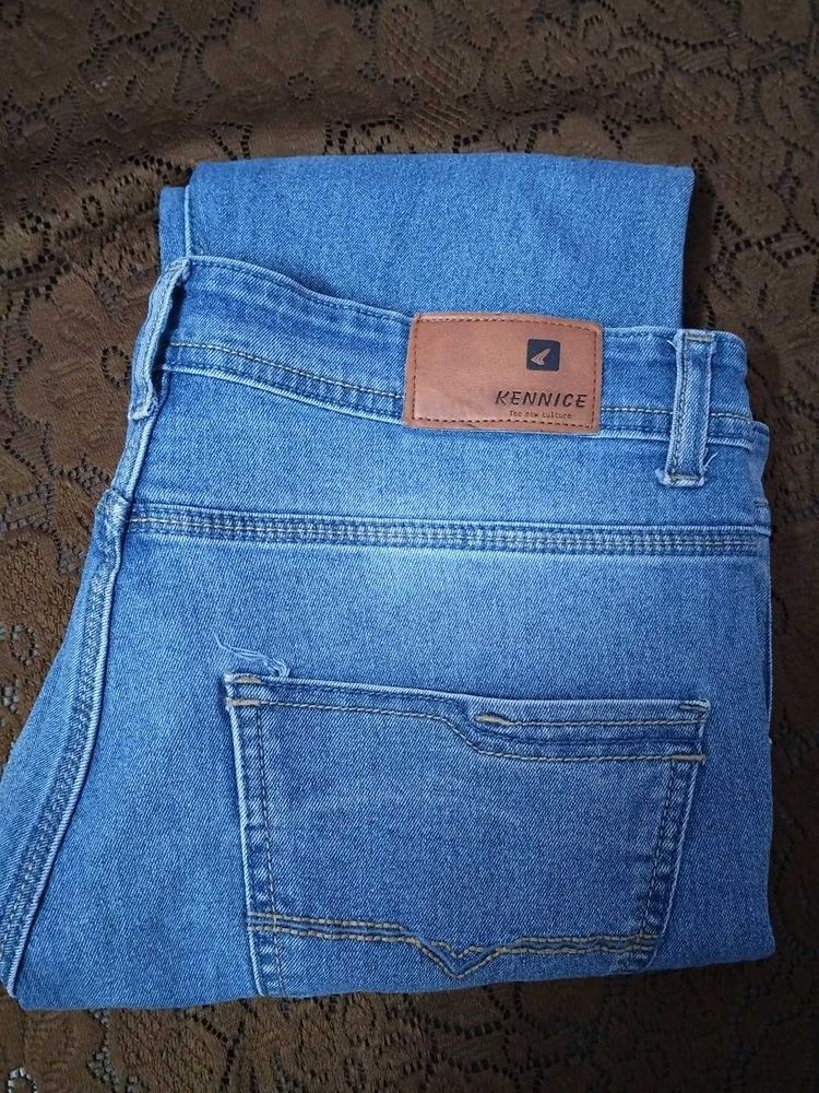 Blue Jeans Ke Sath White Shirt Free