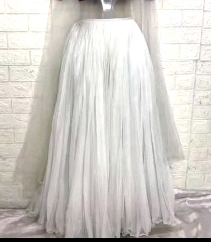 white skirt wedding spacial