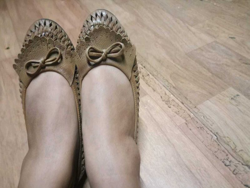 Brown  Bow Flats