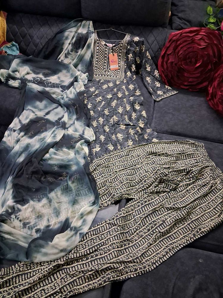 Elegant Gown Set L SIZE