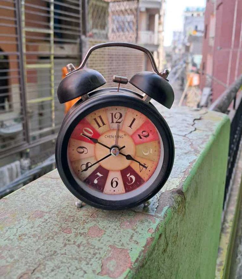 Vintage Chen Ning Alarm Clock