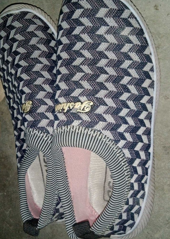 Patterned Slip-On Casual Shoes