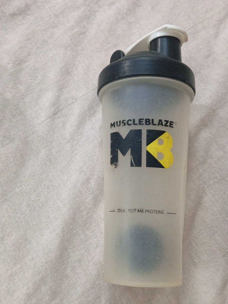 MuscleBlaze Shaker Bottle