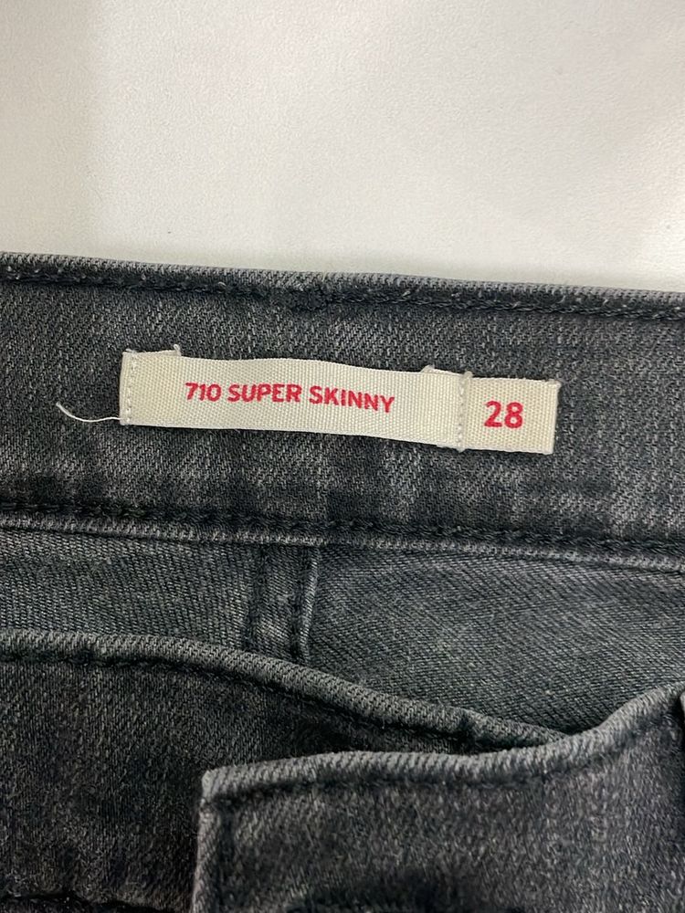 Women Levi’s Denim 28 Waist Length Ankle Mentioned