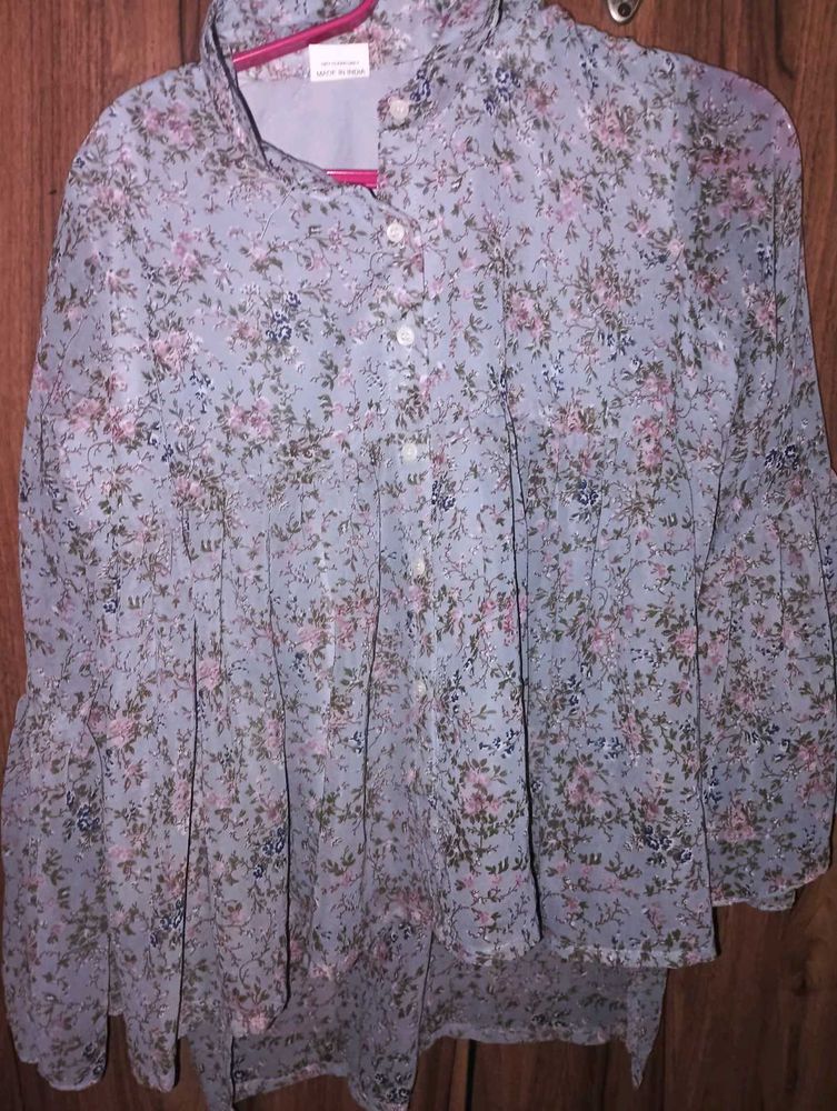 Floral Print top size M