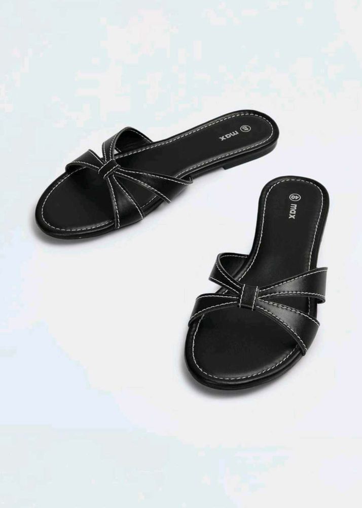 Black Bow Slip-On Flats – Size 37 (Max) 👡