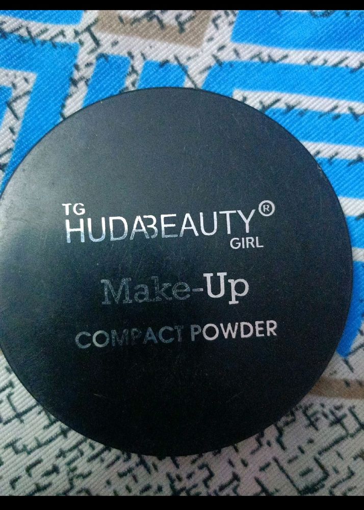 HUDA BEAUTY COMPACT POWDER