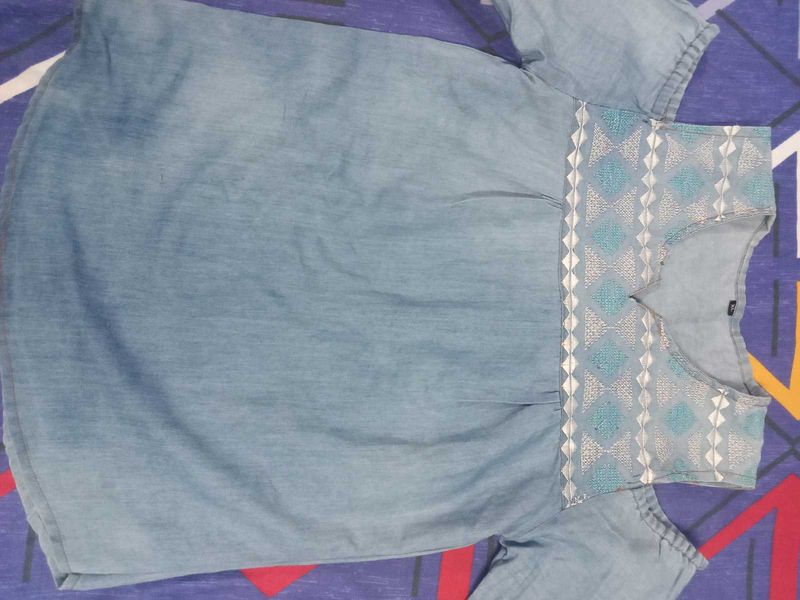 I&#39;m Selling A Shoulder Cut Top