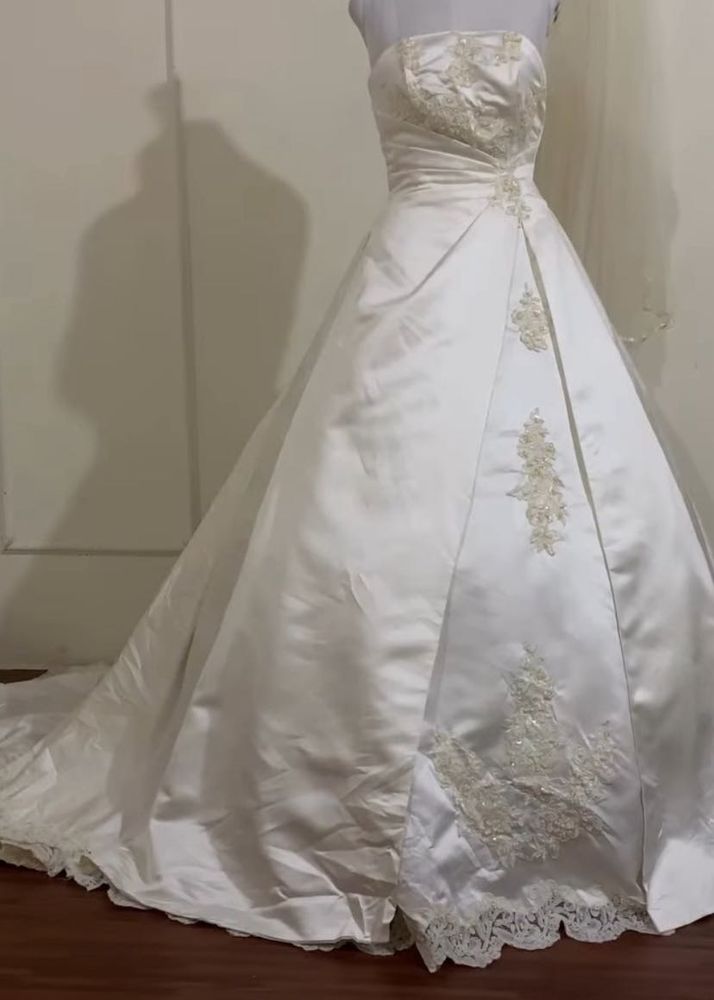 Elegant Wedding Gown