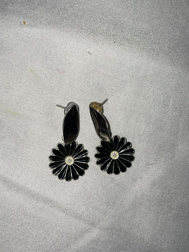 Black Daisy Flower Earrings
