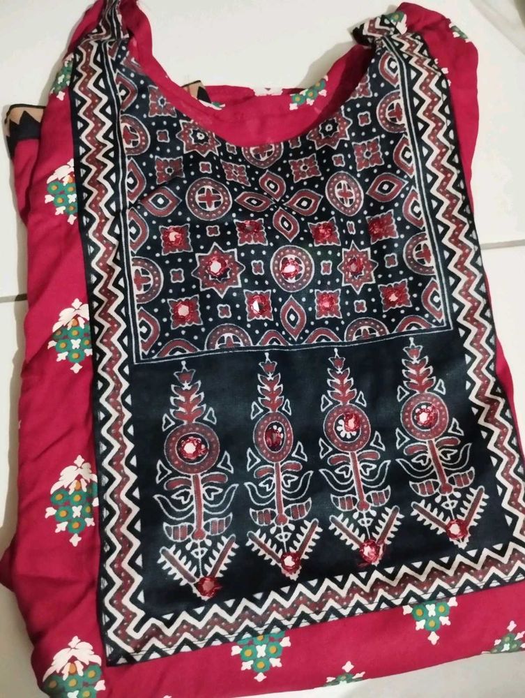 Red &amp; Black Printed Kurti Top