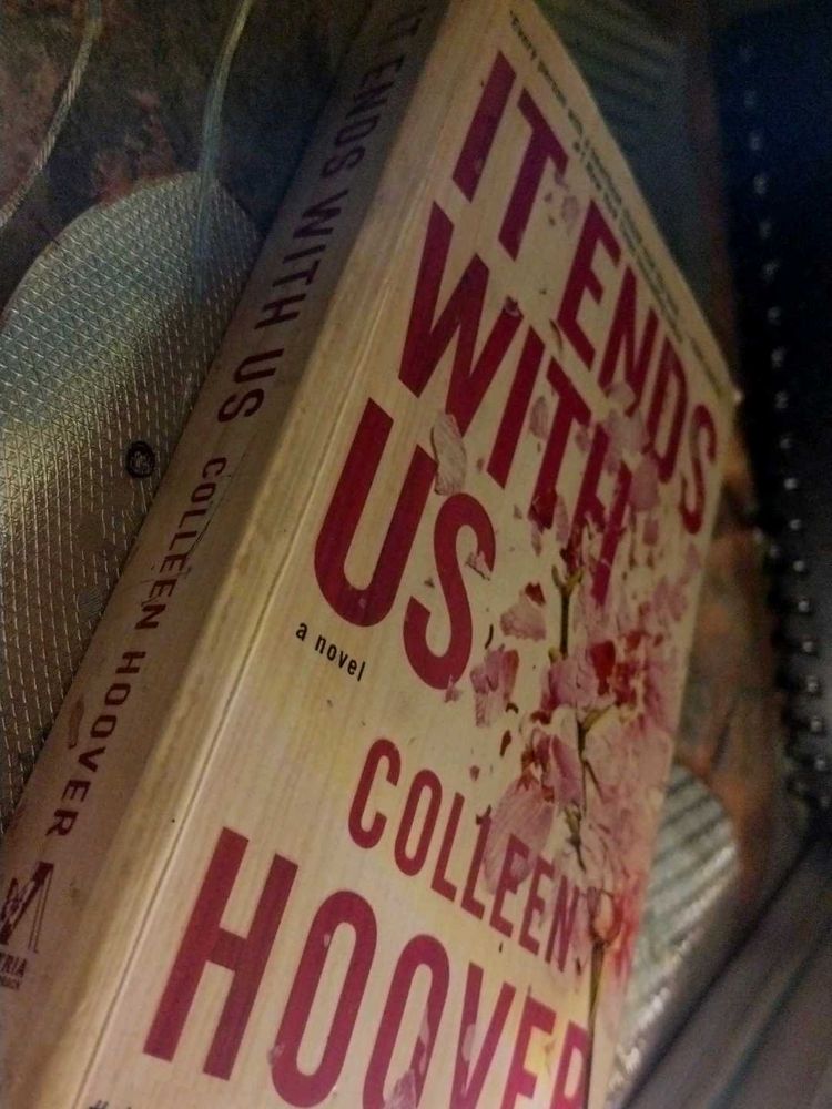 It Ends With Us - Colleen Hoover Novel