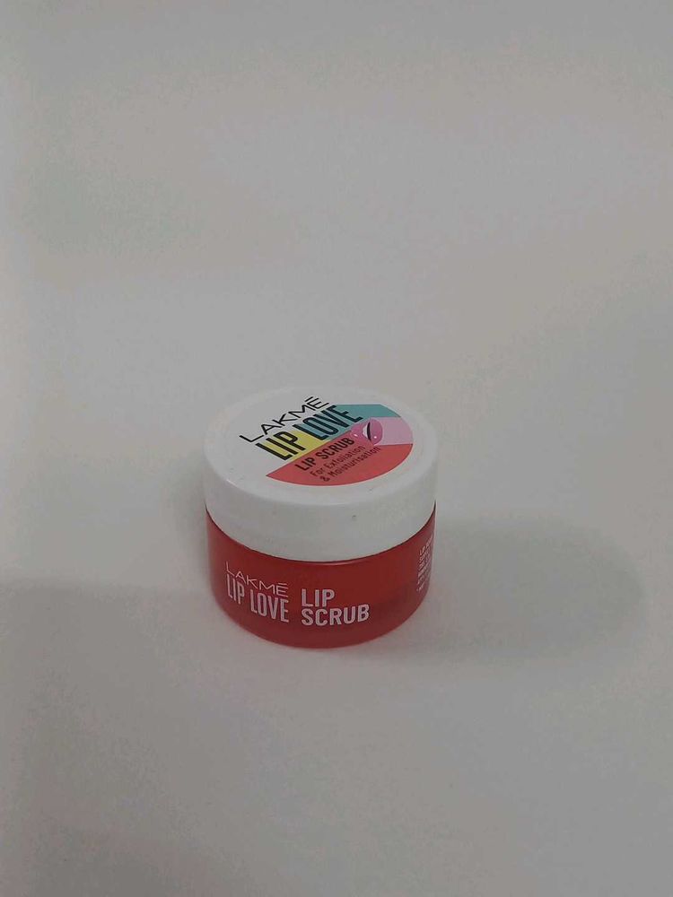 Hydrating &amp; Exfoliating Lip Scrub With Hyaluron