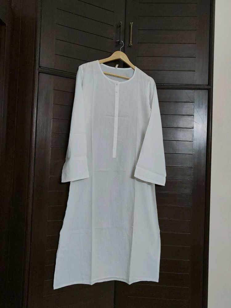 Vrinda Women White Embellished Cotton Kurta