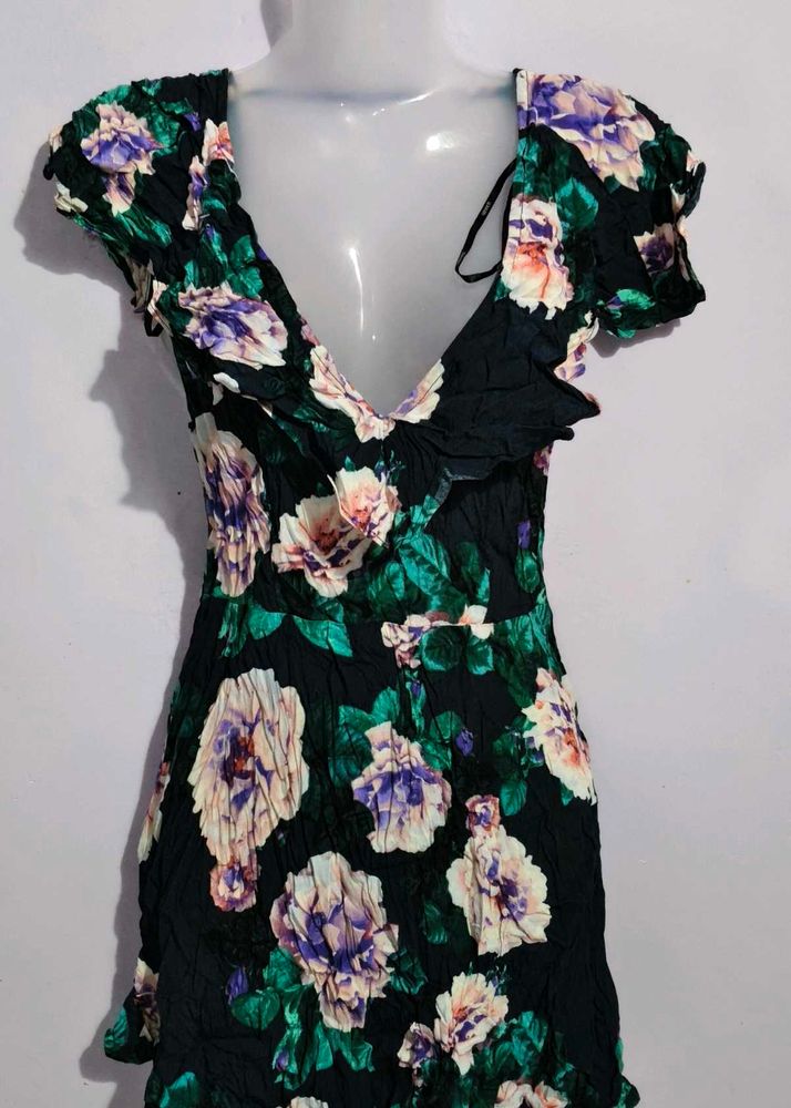Chic Floral V-Neck Mini Dress