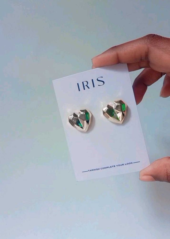 Elegant Heart Stud Earrings (Alloy)